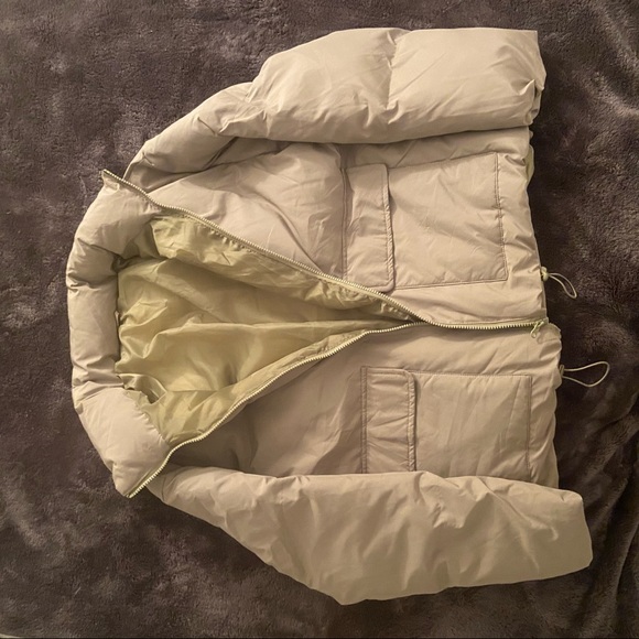 Oversized army green puffer coat (size M) - Picture 10 of 10